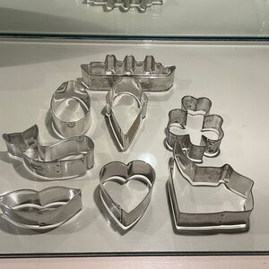 Set of 8 cookie cutters. Church,heart,lips,clover,ice cream,egg,whale,cruiseship